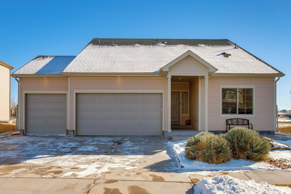 GVR Golf Retreat w/ Views! 9 Mi to Denver Airport