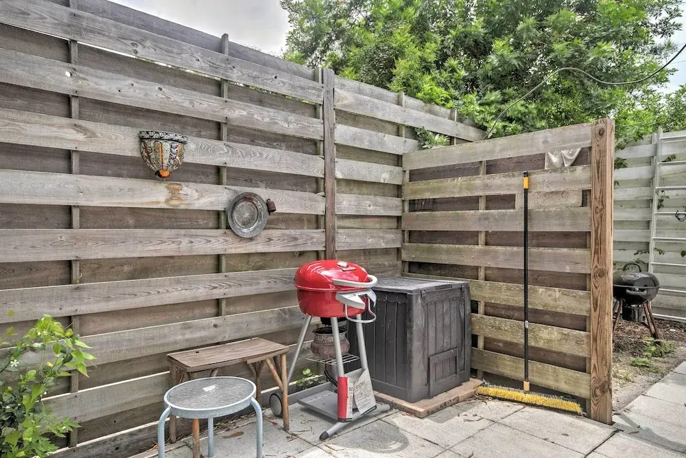 Sarasota House w/ Backyard Oasis: 6 Mi to Beach!