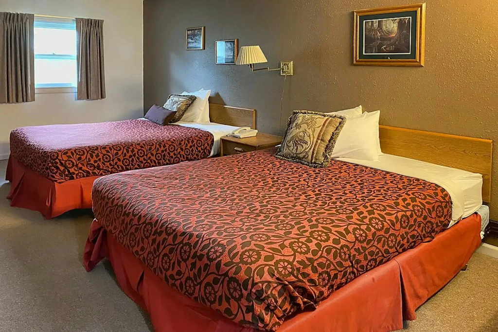 The Brookside Motel / Mt. Rushmore — 5