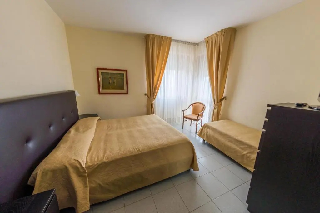 Standard Triple room with sea view