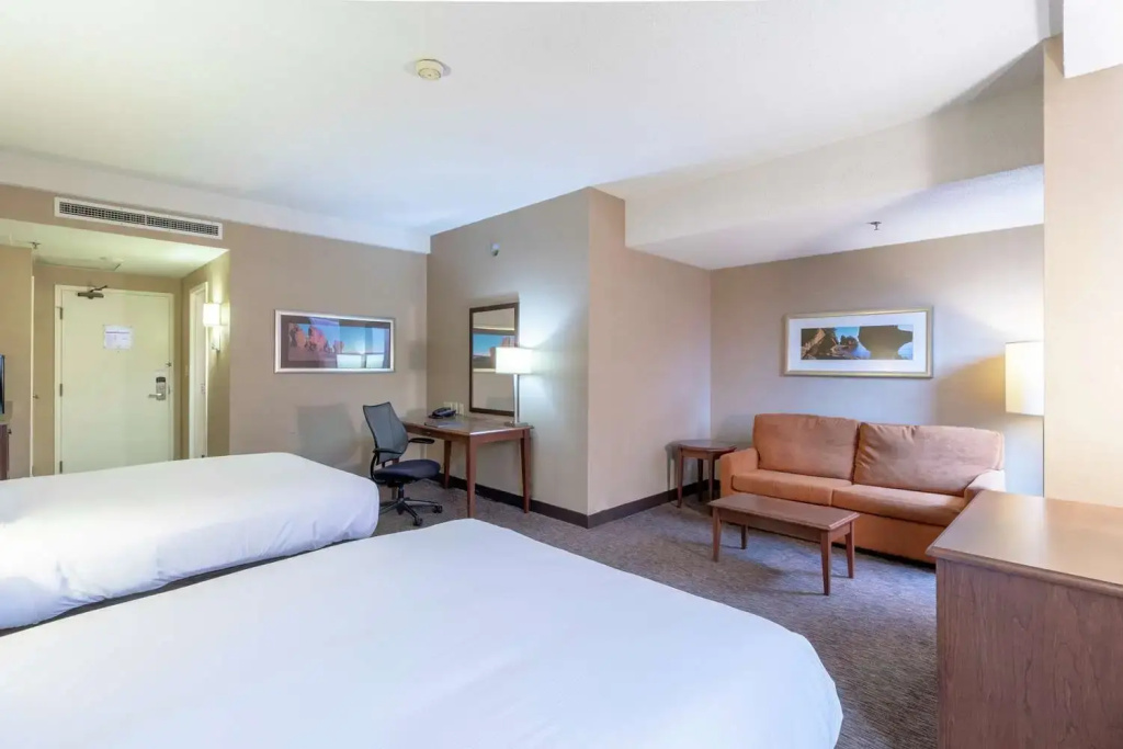 Quadruple Junior Suite with city view