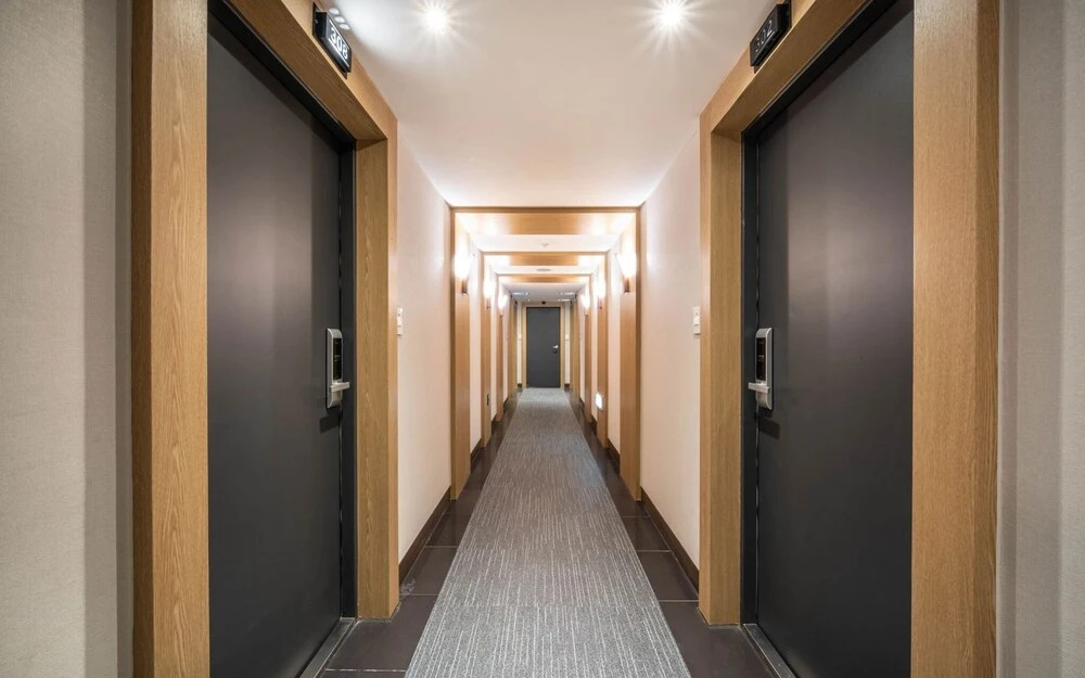 Lobby & Reception