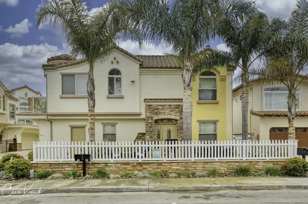 271 Cypress 3 Bedroom Townhouse by RedAwning