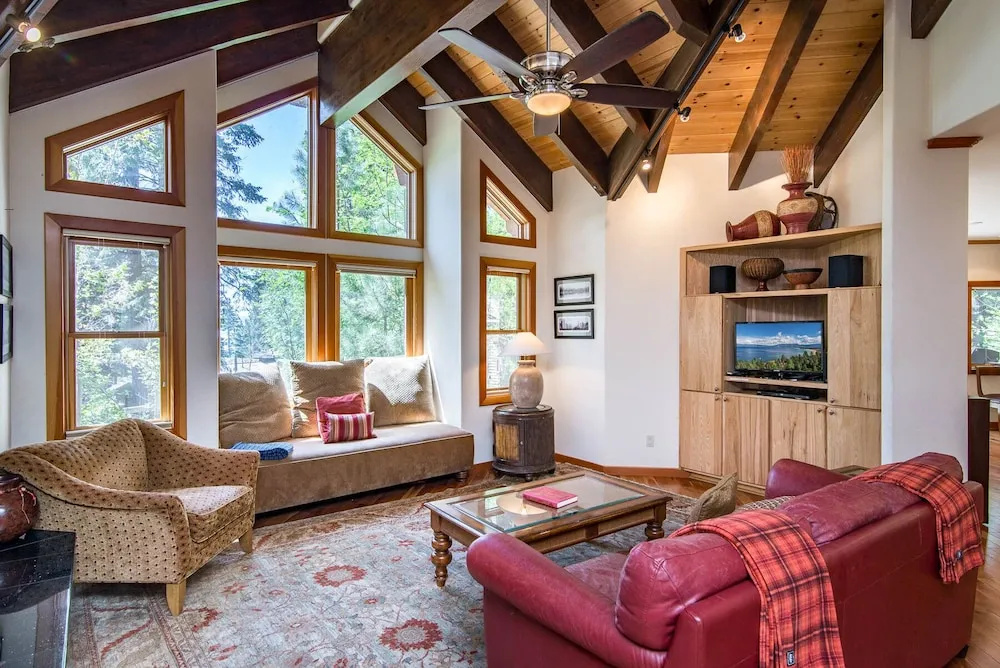 Cabin-esque Tahoe 4 Bedroom Home