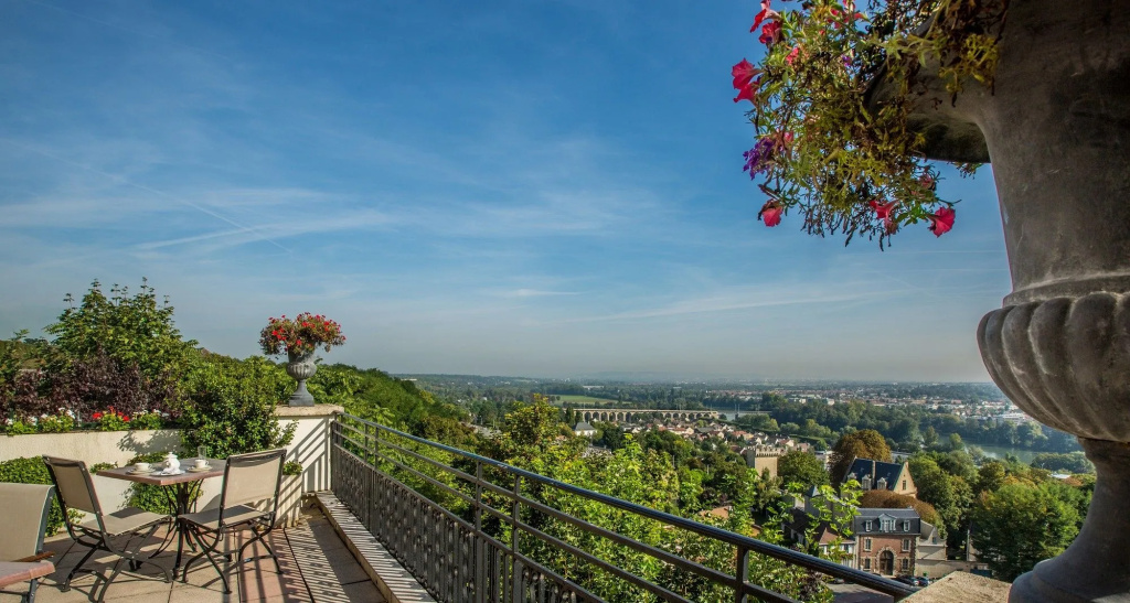 Balcony & Terrace