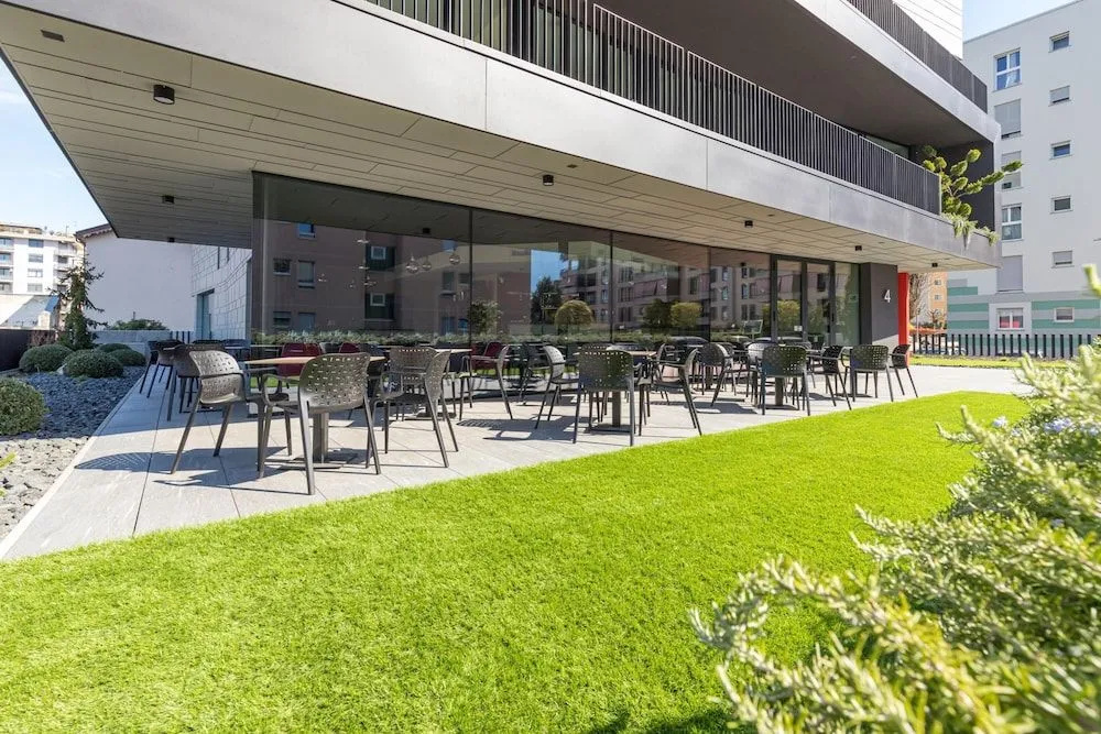 Icon H 201 Suite Micro-living