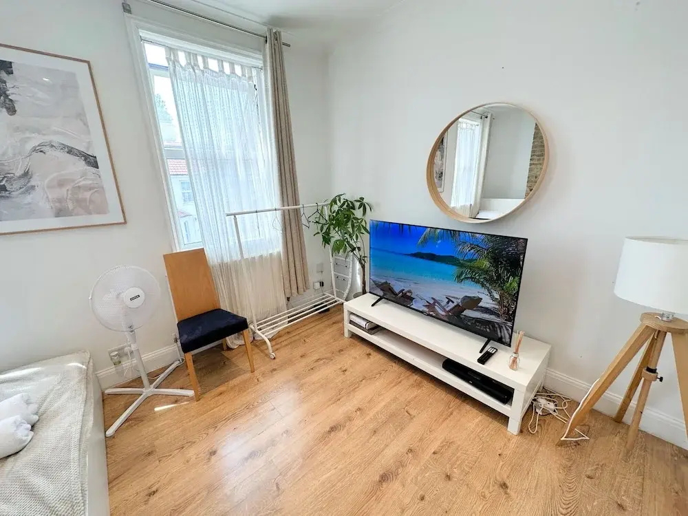 11 Guests - 6min Drive to the Wembley Stadium — фото