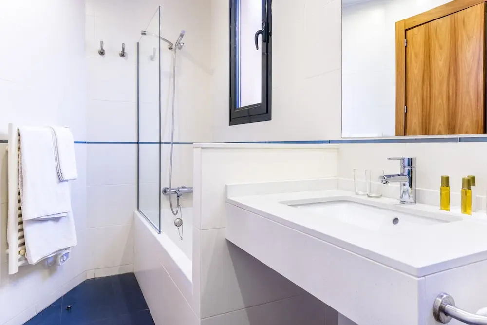 Standard Double room with balcony (full double bed)