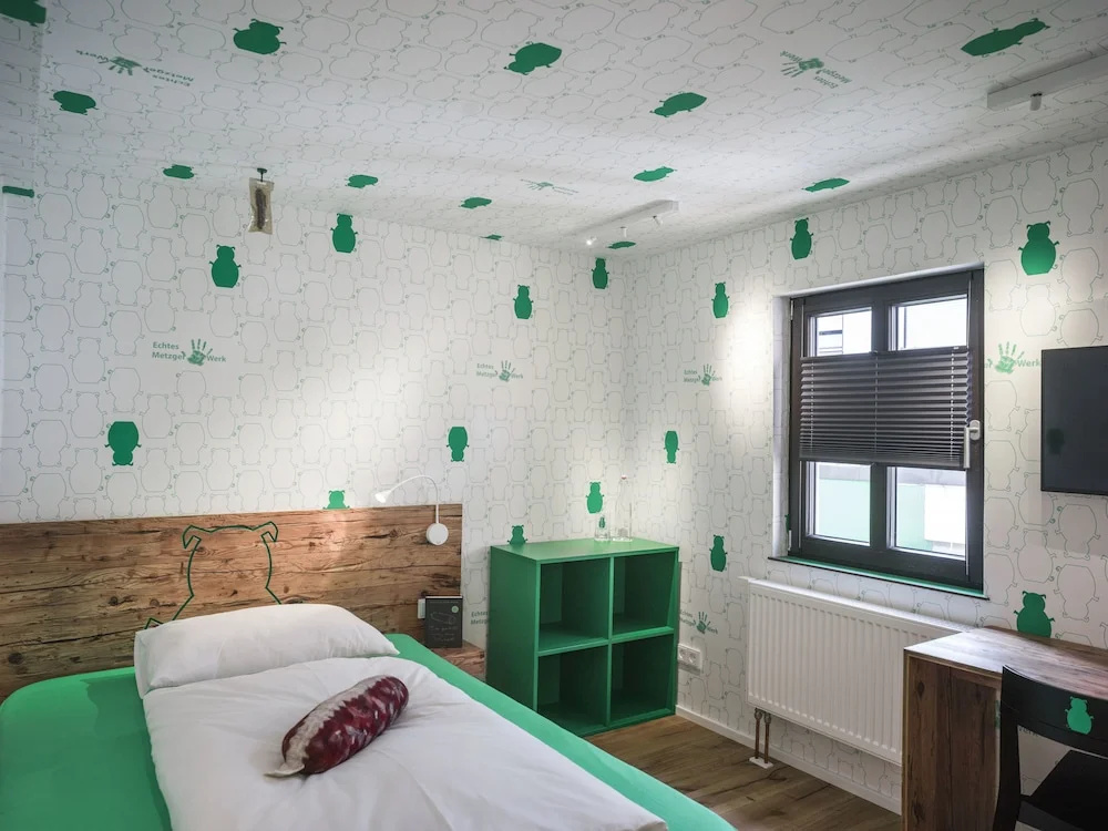 Bratwursthotel — 4