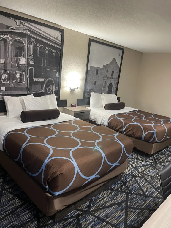 Четырёхместный номер в Super 8 by Wyndham San Antonio Downtown NE
