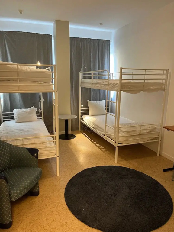 Standard Quadruple room with city view