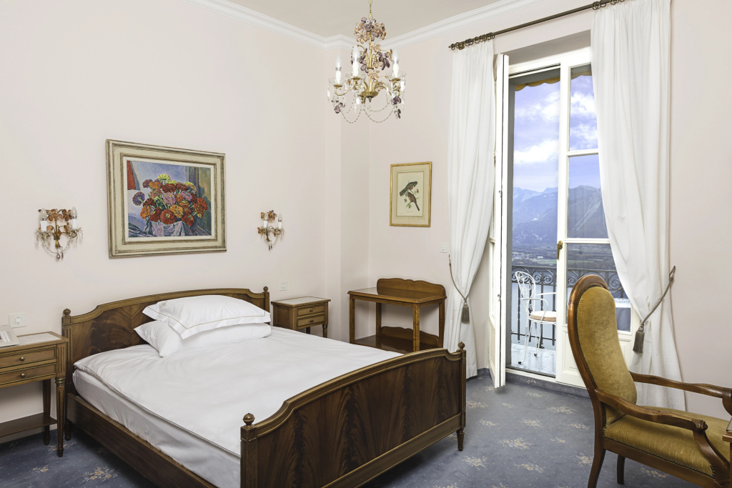 Отель Hotel Victoria в Монтрёе