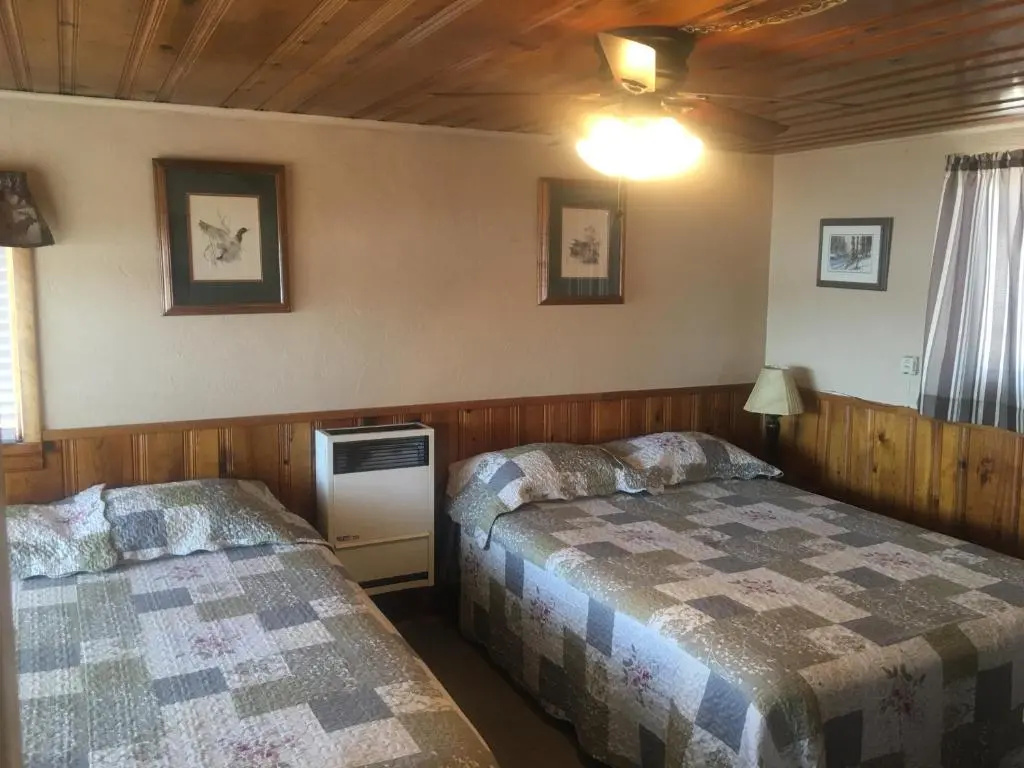 Rainbow's End Resort on Rainbow Lake - Chambres