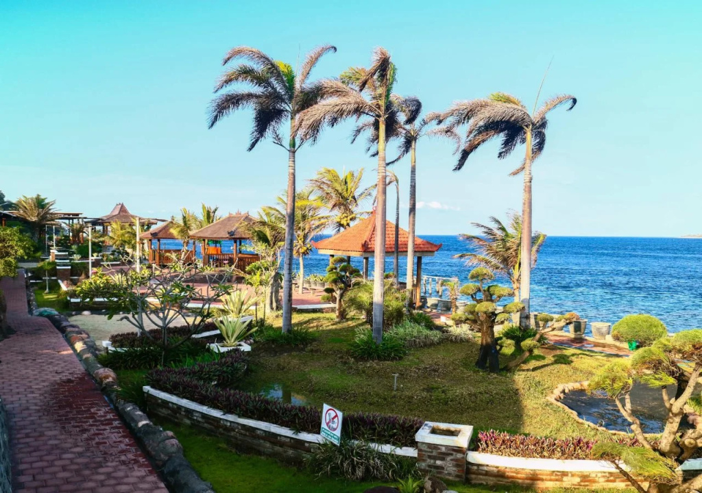 Beach & Waterfront