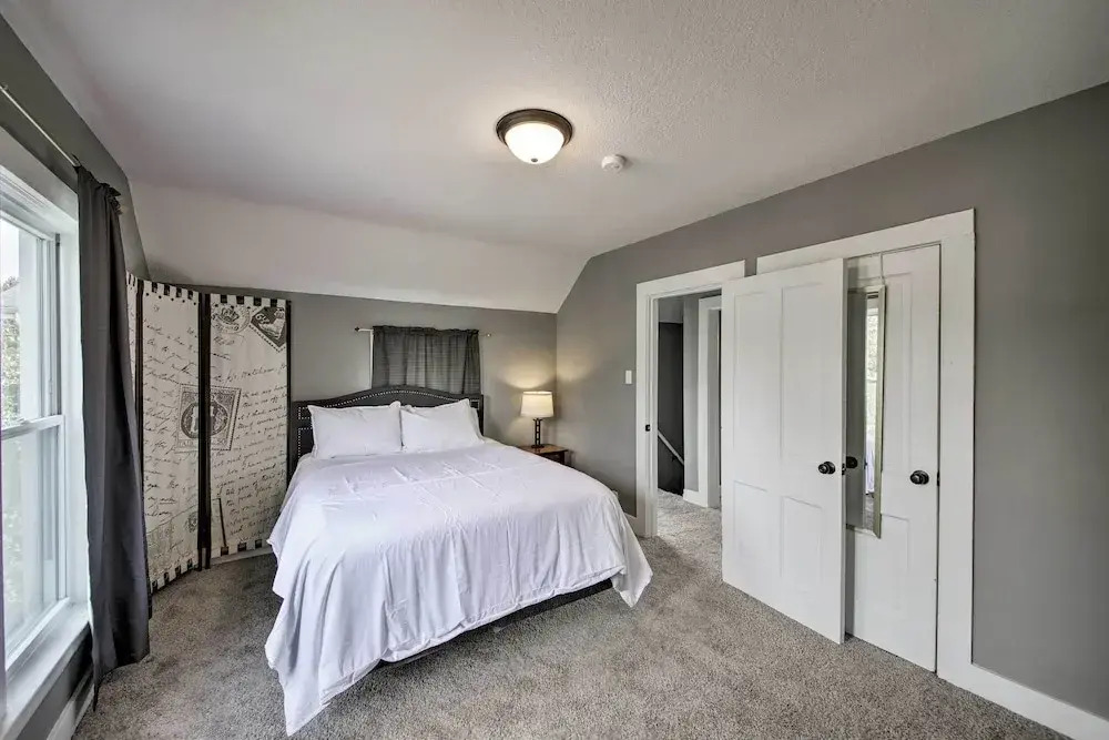 Lakeside Garden Home - 1 Mile to Main Street! — фото