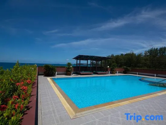 Mae Phim Beachside 1BR Condo Sleeps 3 With Rooftop Pool