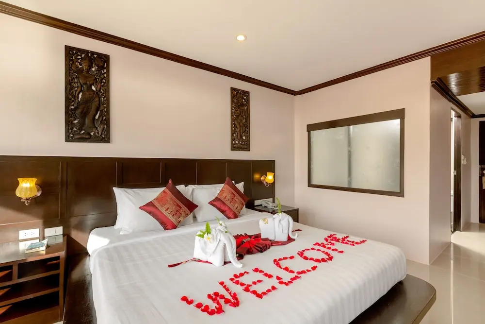 Двухместный номер Deluxe с балконом двуспальная кровать в Club Bamboo Boutique Patong Beach Resort