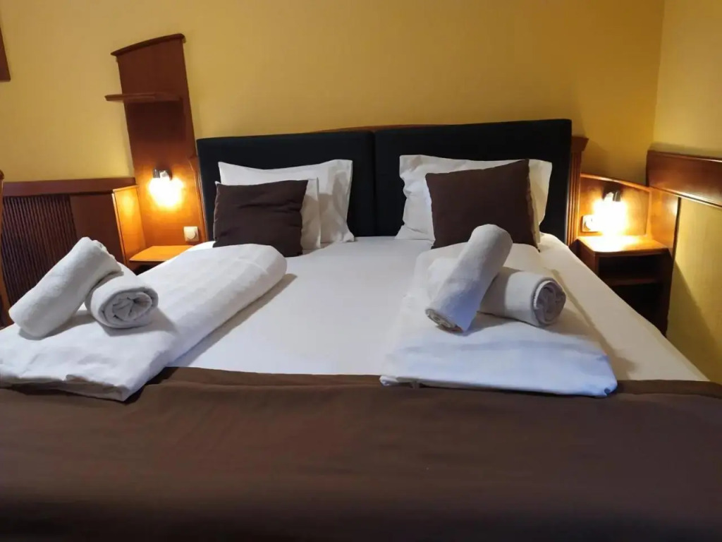 Relax Hotel Hévíznél - фото 3