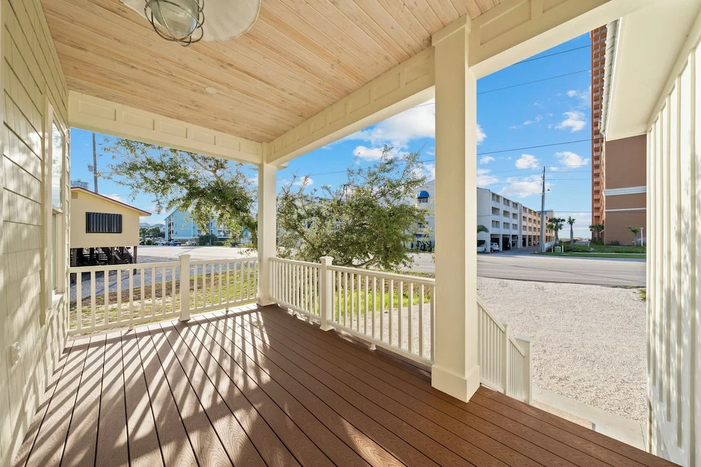 Luxury 4BR, Across street from beach, Sleeps 10!