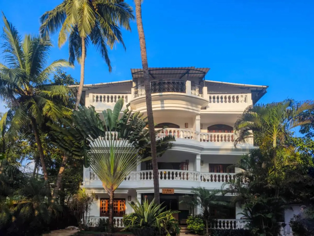 Bellflower Alidia Beach Resort