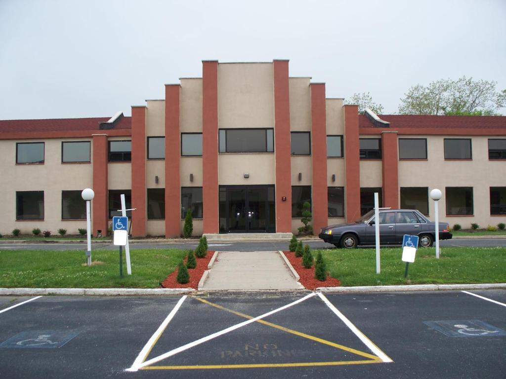 Budget Inn & Suites image