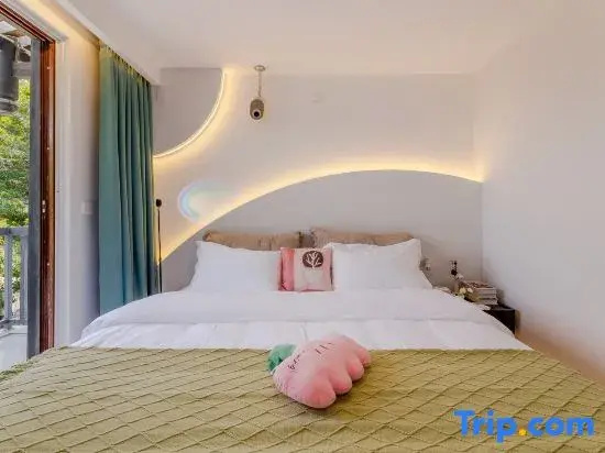 5 Bedrooms Attic Cottage