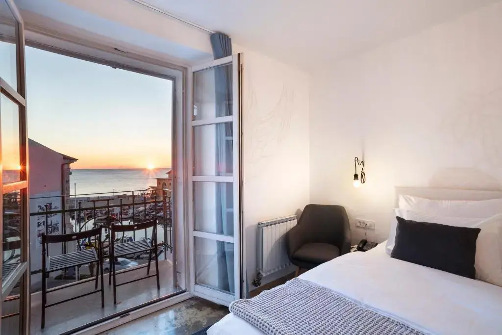 Comfort Double room with balcony and with sea view (full double bed)