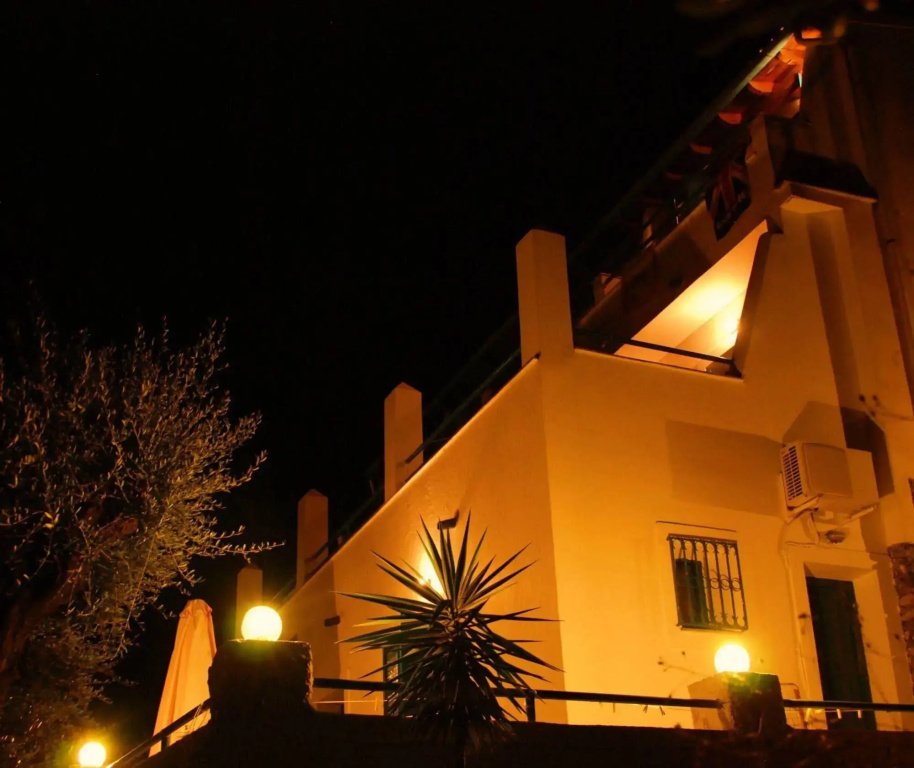 Anna Apartments