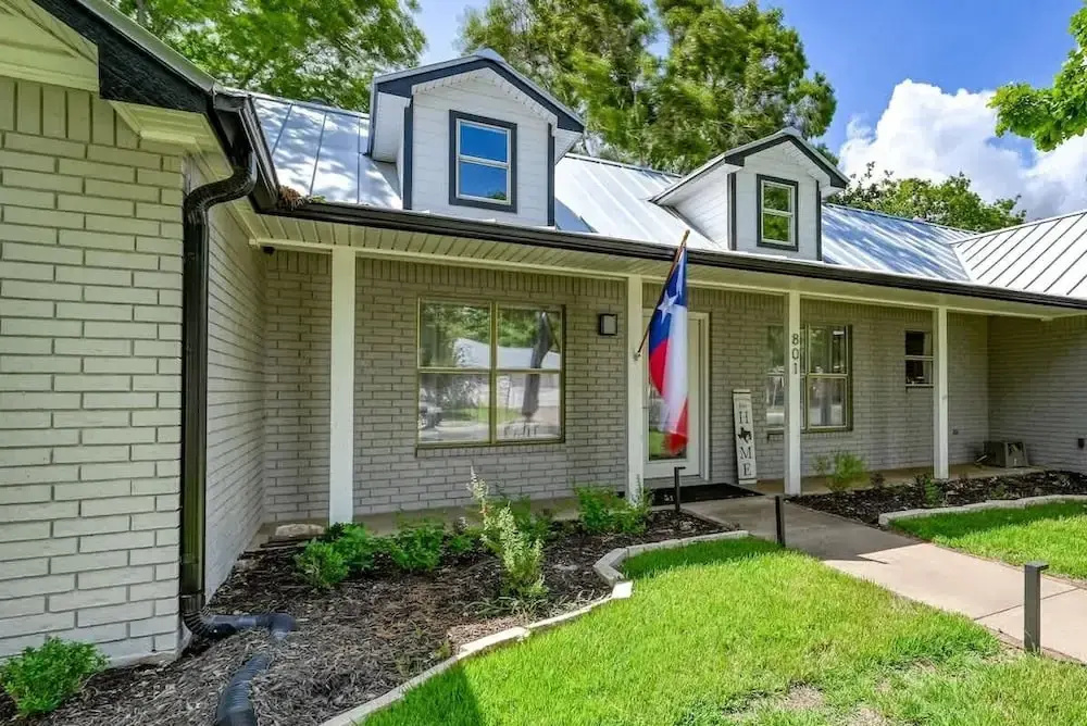 Luxury Haus - Great Backyard, Firepit, Bocce Ball!