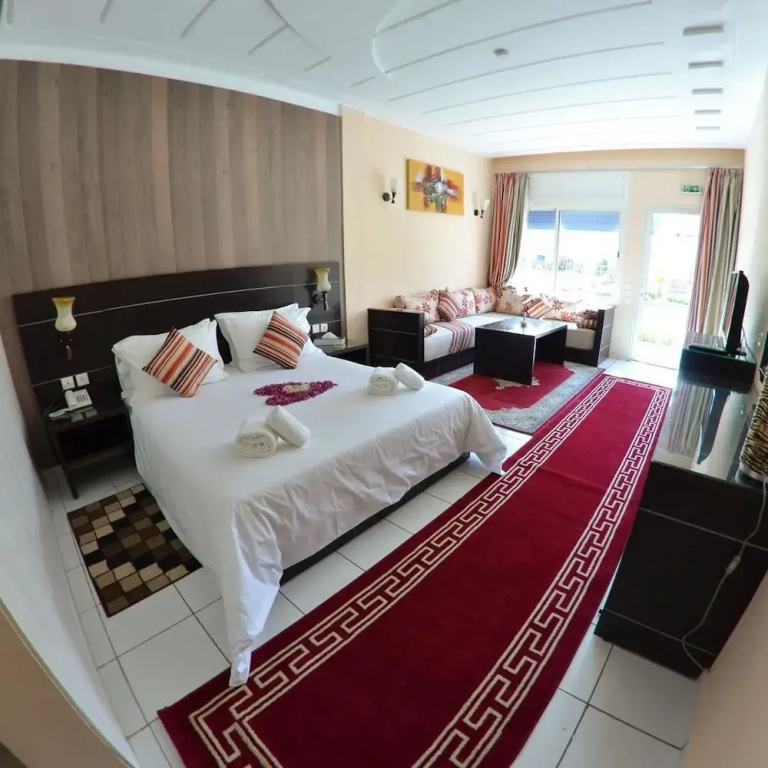 Standard room with pool view