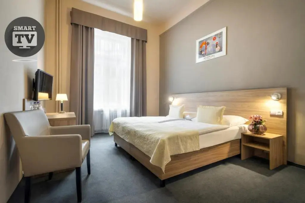 Double room (full double bed)