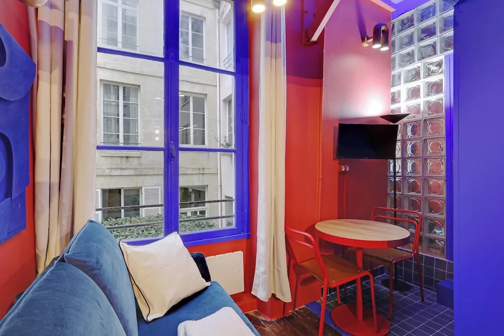 Voir la photo 3 — Cosy, Colourful Studio for 2 - Heart of "marais"