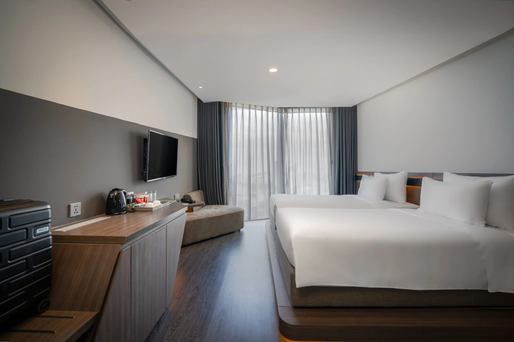 Deluxe Double room with city view (full double bed)