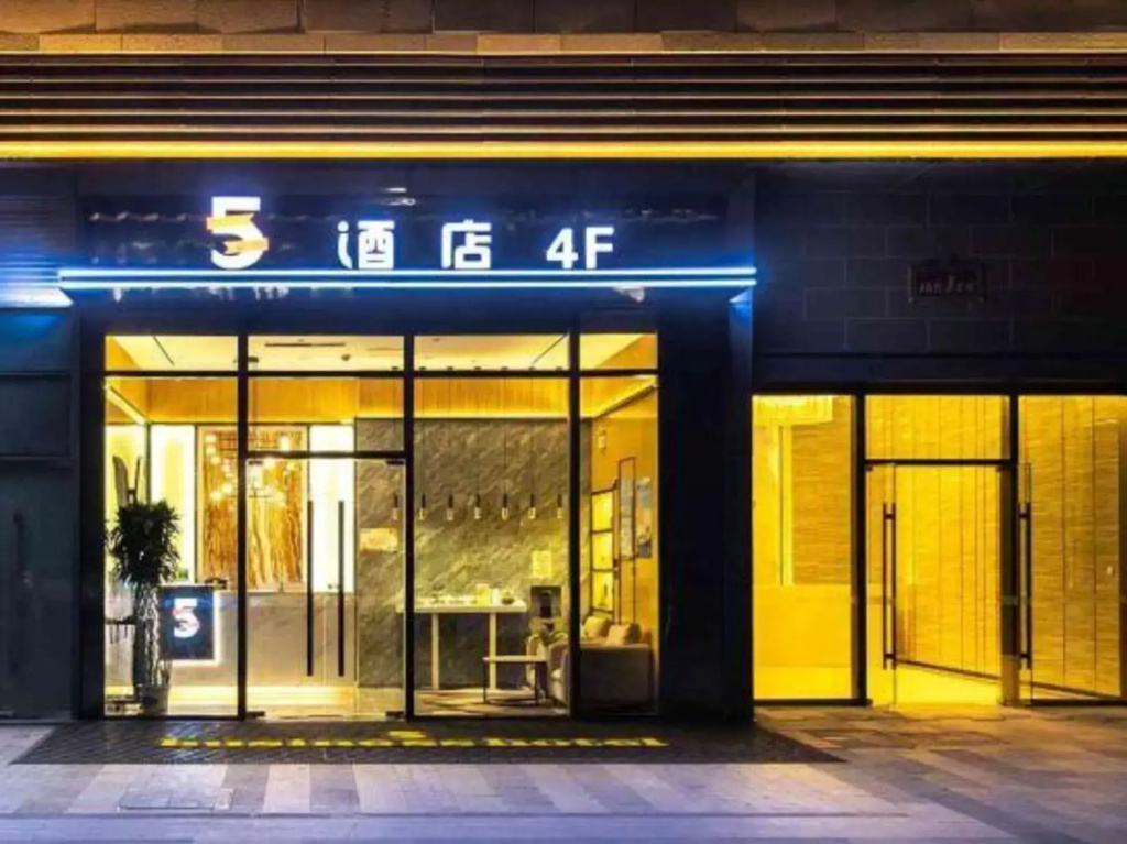 5 Hotel