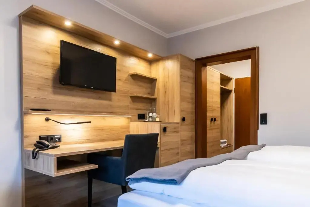 Standard Double room with garden view (full double bed)
