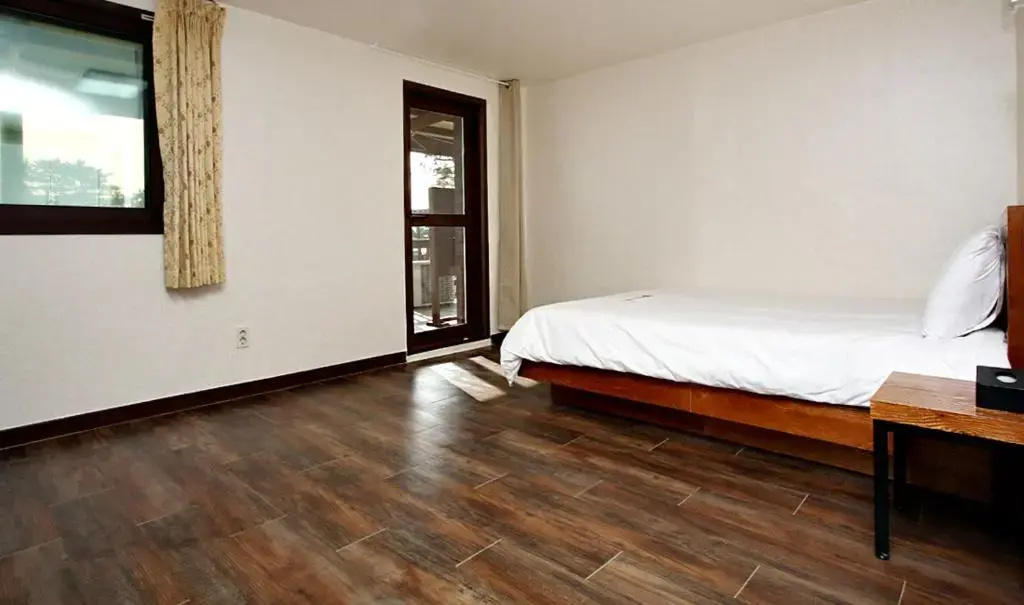Standard Double room with balcony and with sea view (full double bed)