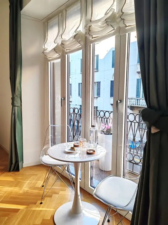 B and G Boutique apt.-heart of Milano- Design District — фото
