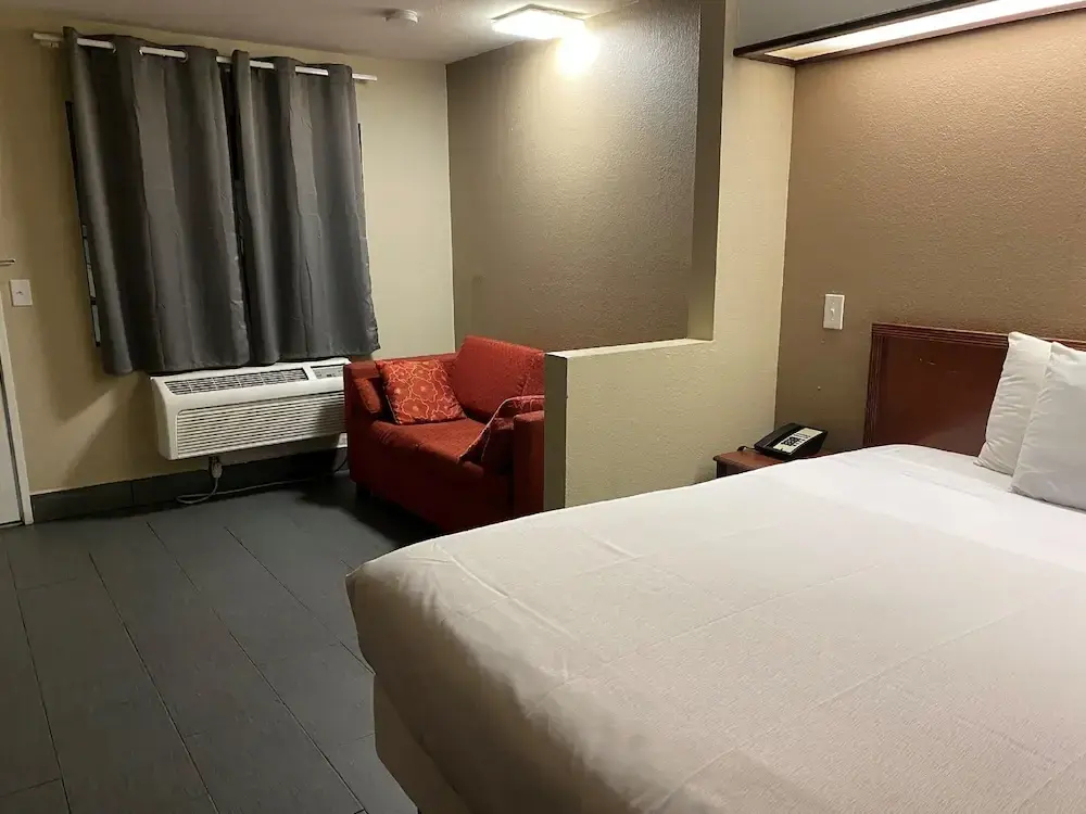 Budget Inn and Suites - фото 6
