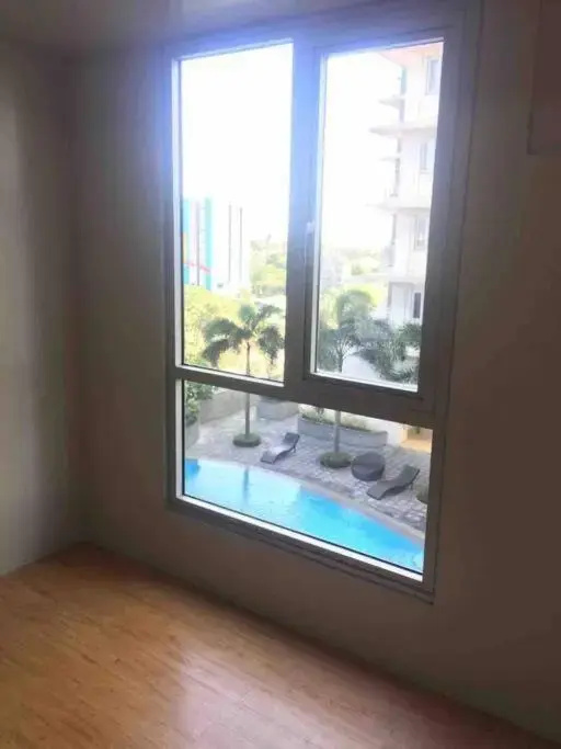 Minimalist 1 Bedroom in Alabang near Molito and ATC with WiFi & Netflix m