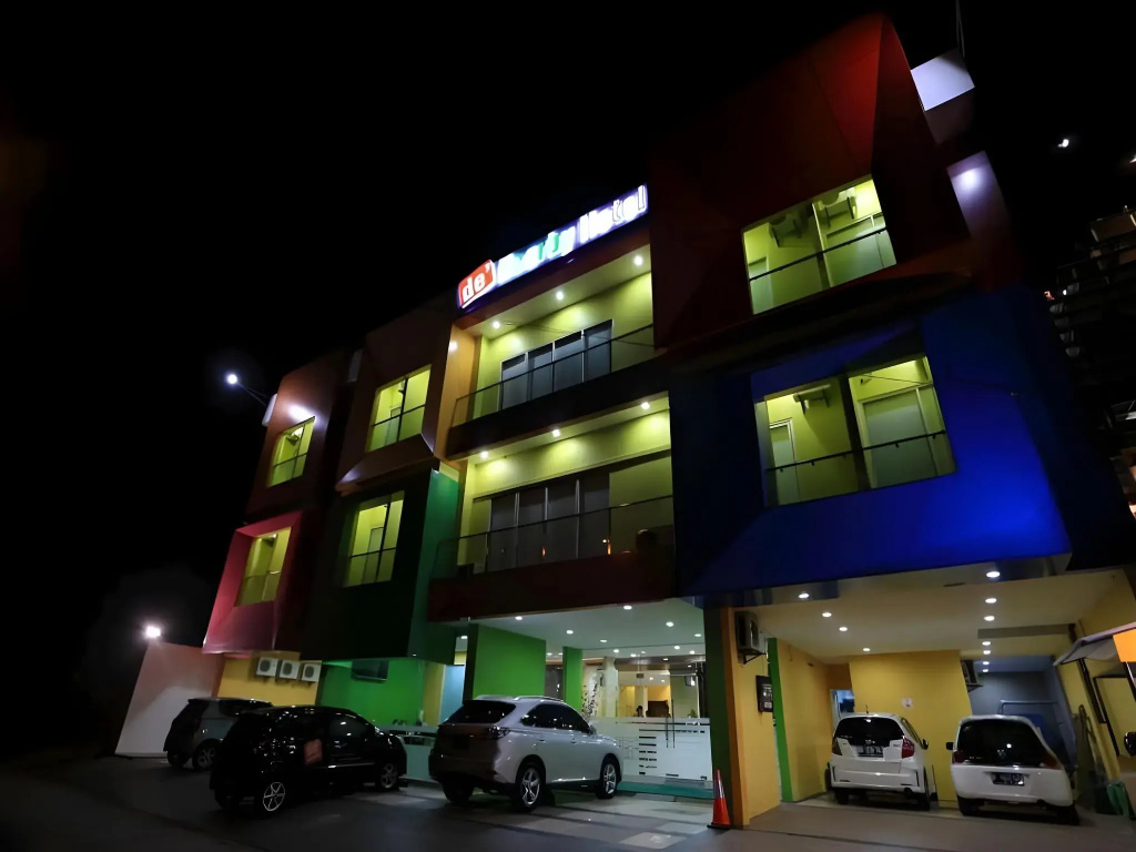 De Nearby Hotel