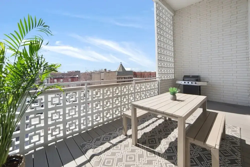 4-bedroom Penthouse w 2 Large Balconies Rooftop