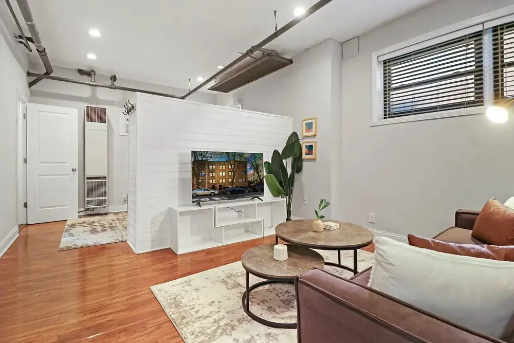 Stylish & Furnished Studio in Lakeview