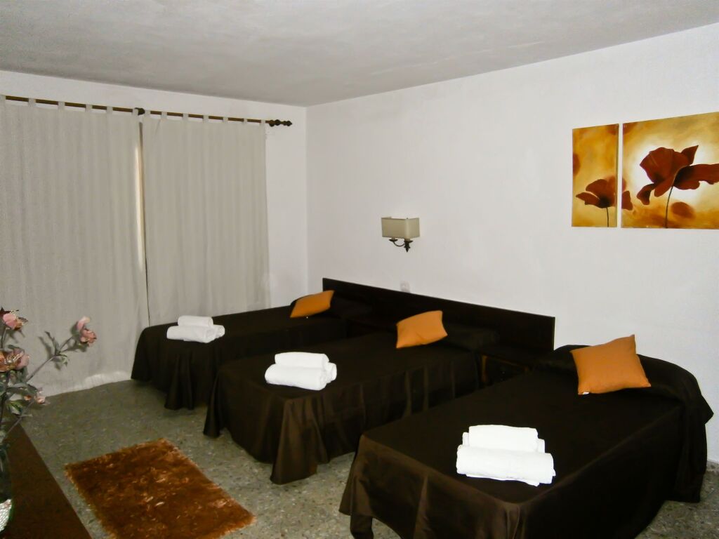 APARTAMENTOS MESTRET by null