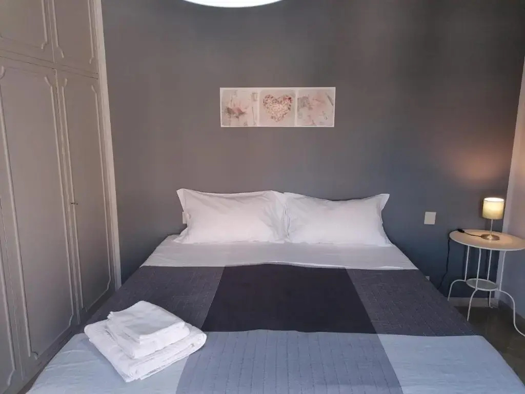 Standard Double room with balcony (full double bed)