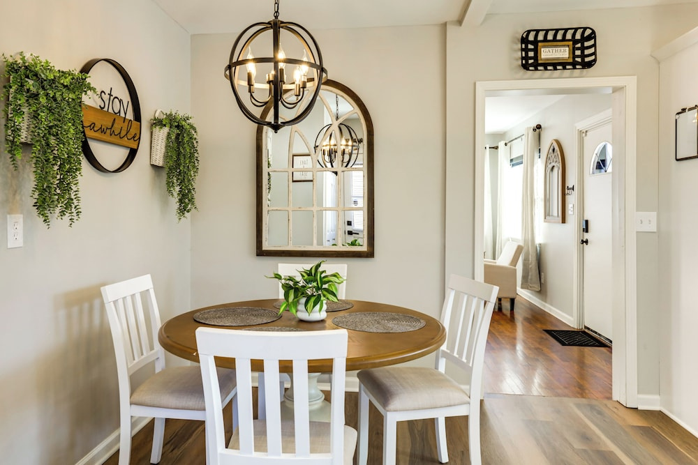 Stay in the Heart of London! Walkable, Modern Home