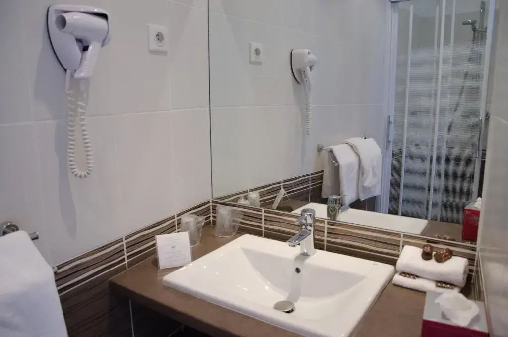 BRIT HOTEL Confort Le Revest Sainte Maxime - Chambres