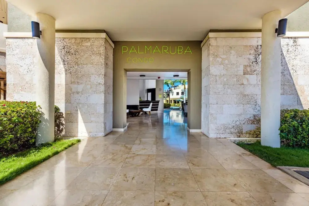 Beautiful 2BR Condo w Great Amenities Palmbeach