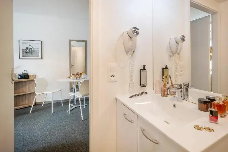 Quadruple Apartment