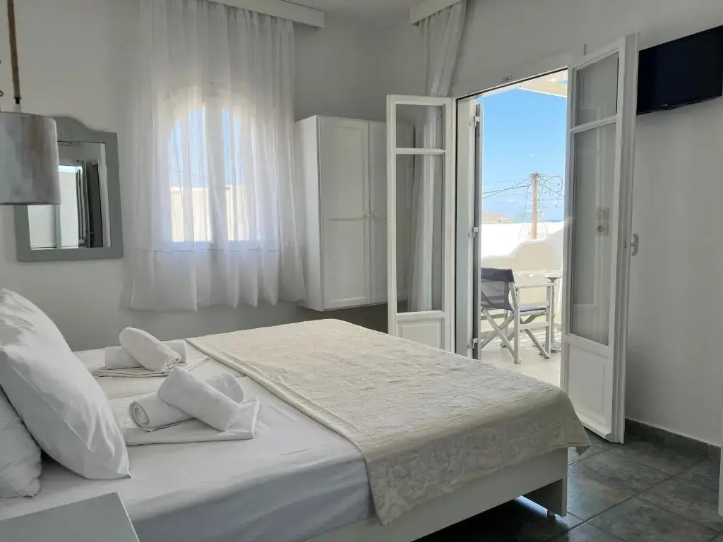 Standard Double room with partial sea view (full double bed)