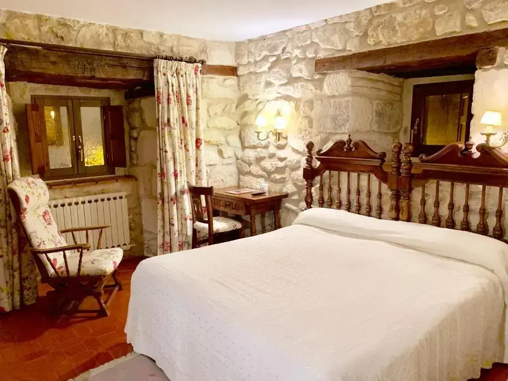 Hotel Tres Coronas de Silos - Chambres